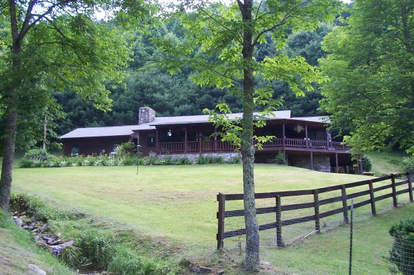 Maggie Valley, North Carolina, Vacation Rental Farmhouse