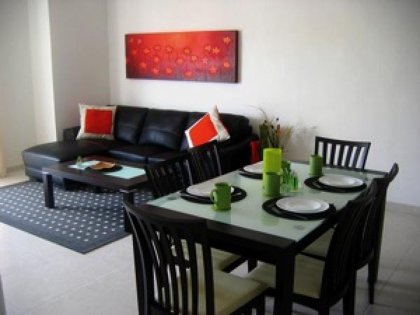 Dining Area - Room for 6 guests