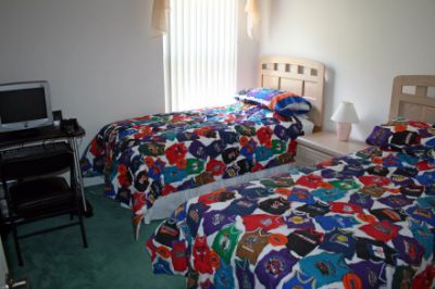Twin bedded room with PC